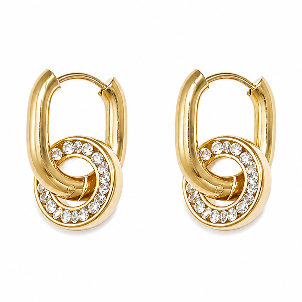 Gouden dubbele ringen steentjes oorbellen van stainless steel, productfoto op witte achtergrond