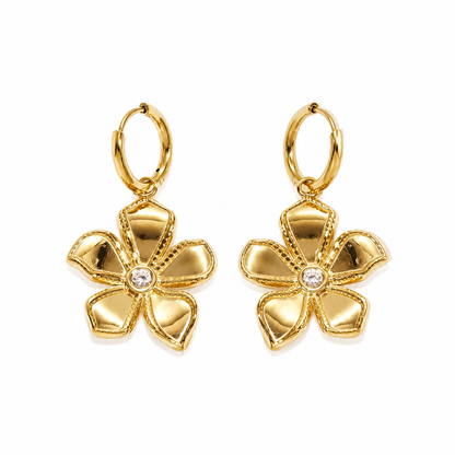 Gouden grote bloem oorbellen van stainless steel, productfoto op witte achtergrond