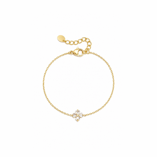 Gouden klavertje vier armband van stainless steel, productfoto op witte achtergrond