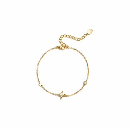 Gouden sterren armband van stainless steel, productfoto op witte achtergrond