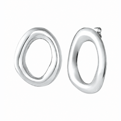 Zilveren grote ovale ringen oorbellen van stainless steel, productfoto op witte achtergrond
