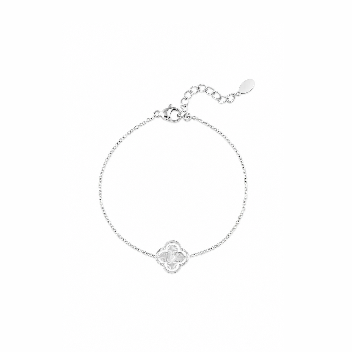 Zilveren klavertje vier armband van stainless steel, productfoto op witte achtergrond