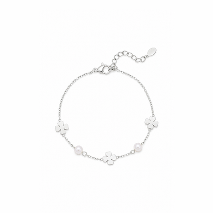 Zilveren klavertjes parels armband van stainless steel, productfoto op witte achtergrond