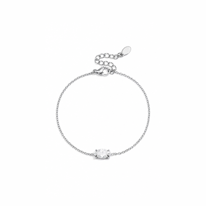 Zilveren ovaal steentje armband van stainless steel, productfoto op witte achtergrond