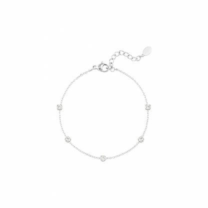 Zilveren steentjes armband van stainless steel, productfoto op witte achtergrond
