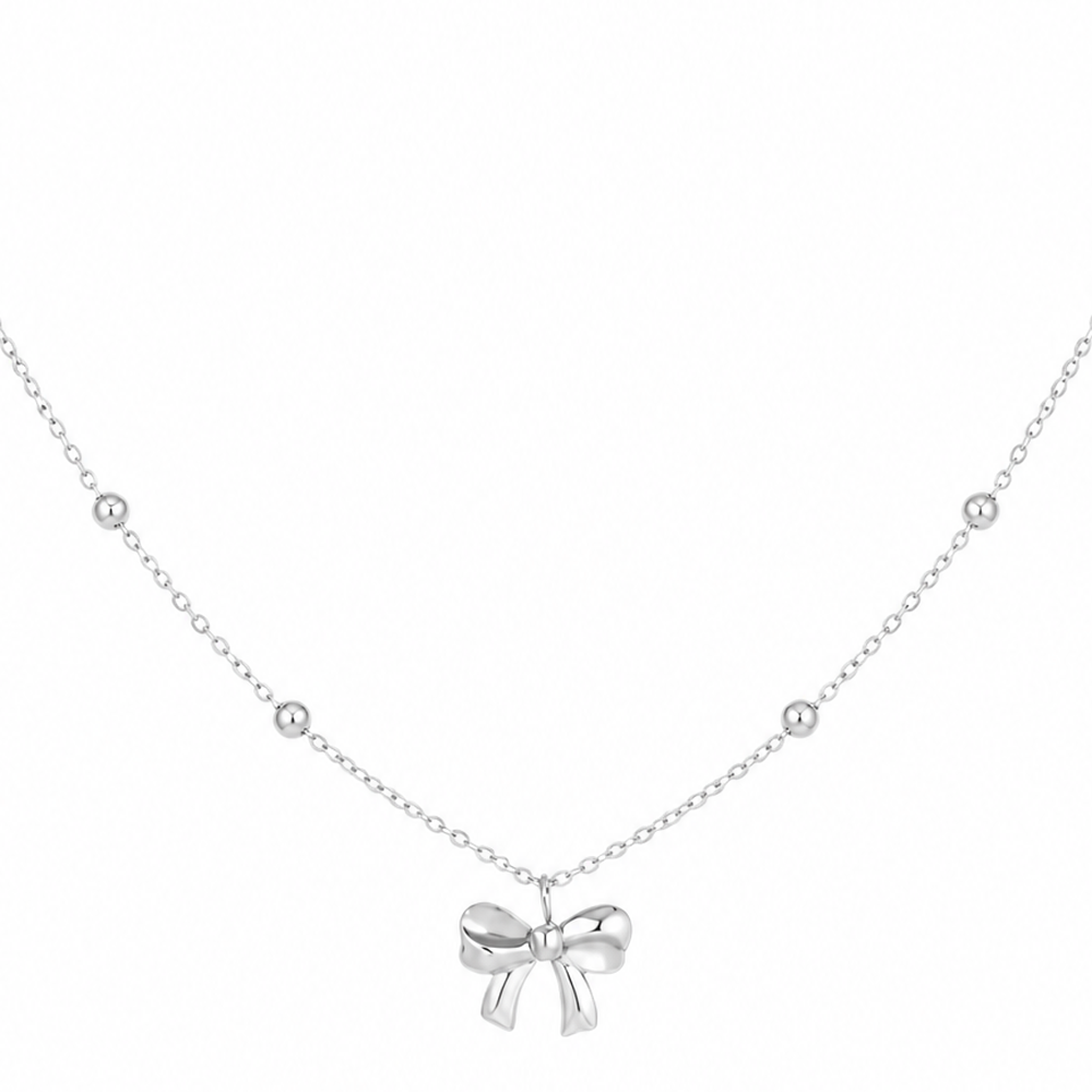 Zilveren strikje ketting van stainless steel, productfoto op witte achtergrond